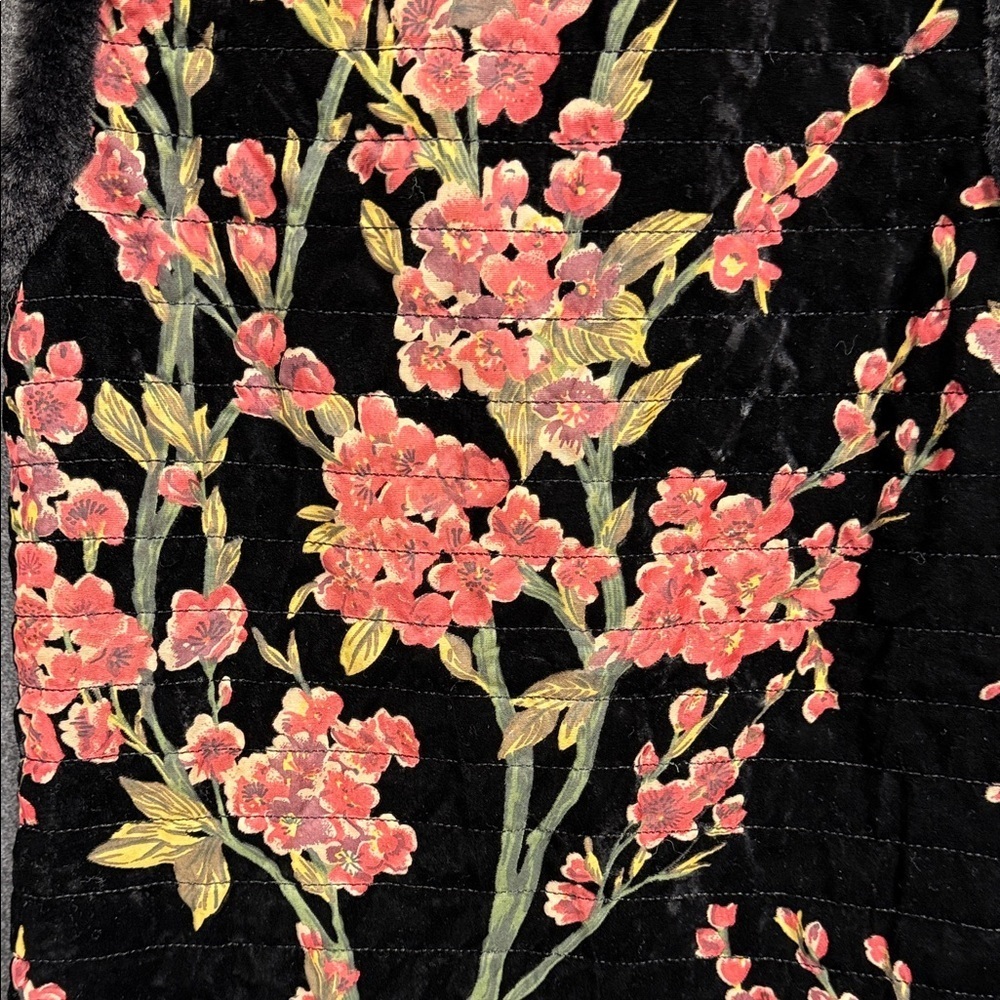 JayLey Collection Elegant Black Floral Women's Gilet  70% Silk 30% polyester - Picture 5 of 8